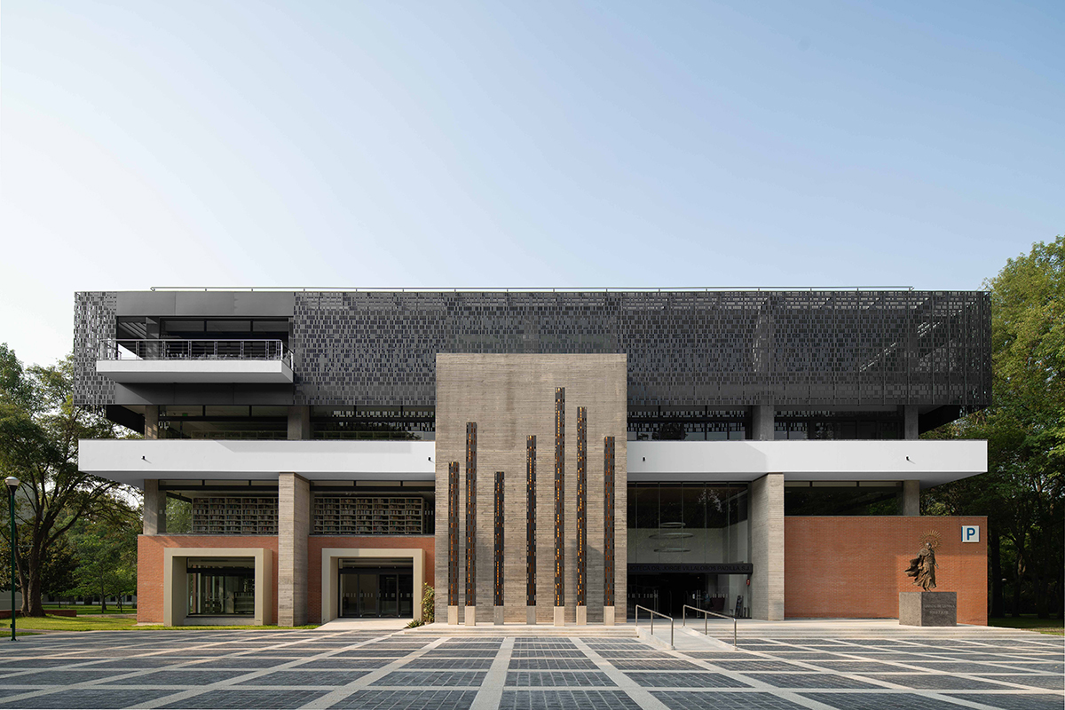Soluciones Arquitectónicas en Metal Proyecto Biblioteca ITESO, 2019, diseño: Mantis Arquitectos, fabricación Astyl, fachada Perforart tecnología Lasion, en aluminio.